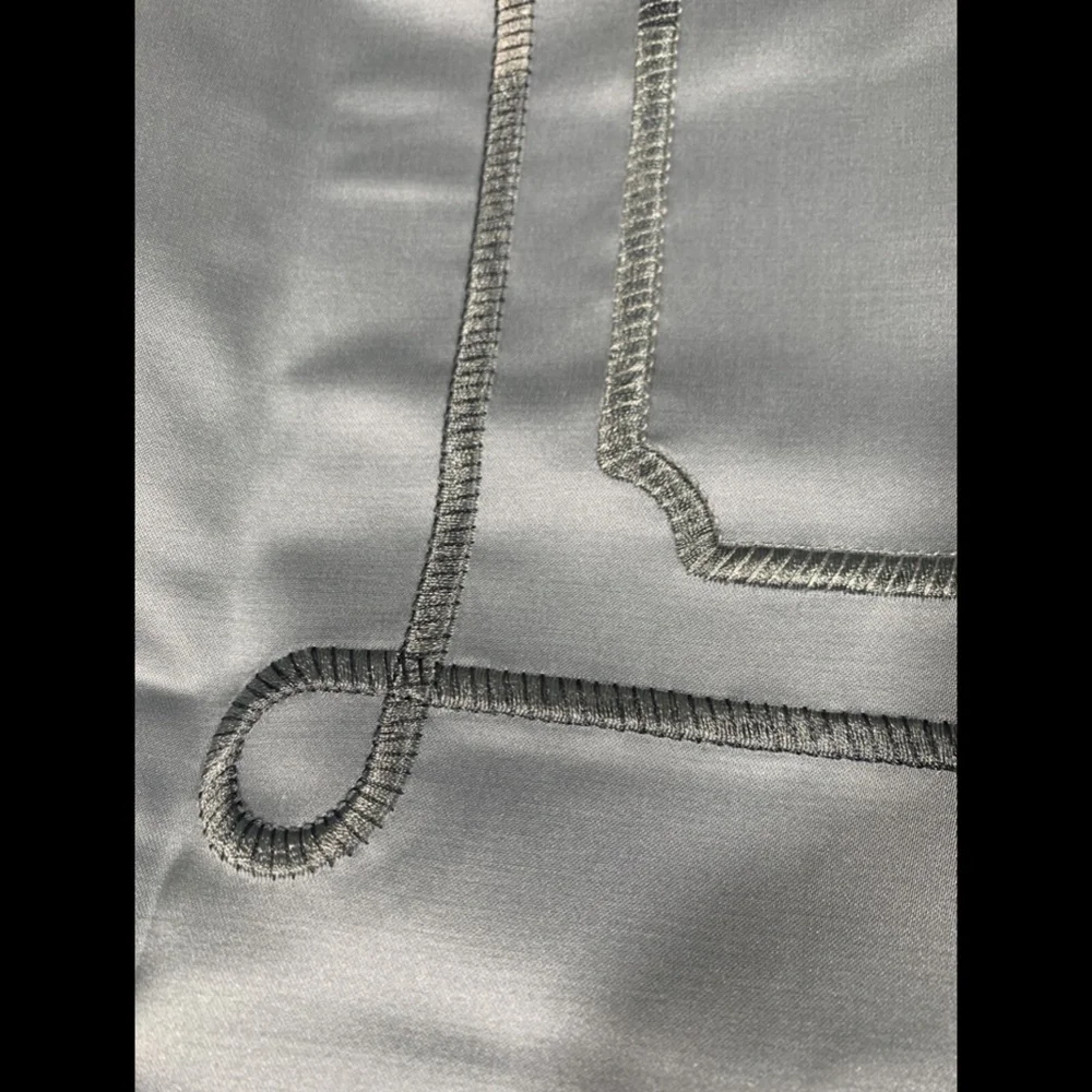 NIB [ 2 Standard ] Sham for Hudson Park Embroidered‎ Tile